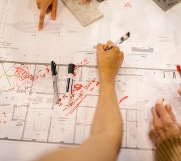 Hoe architectuur en kantoormeubilair samen een merkidentiteit versterken